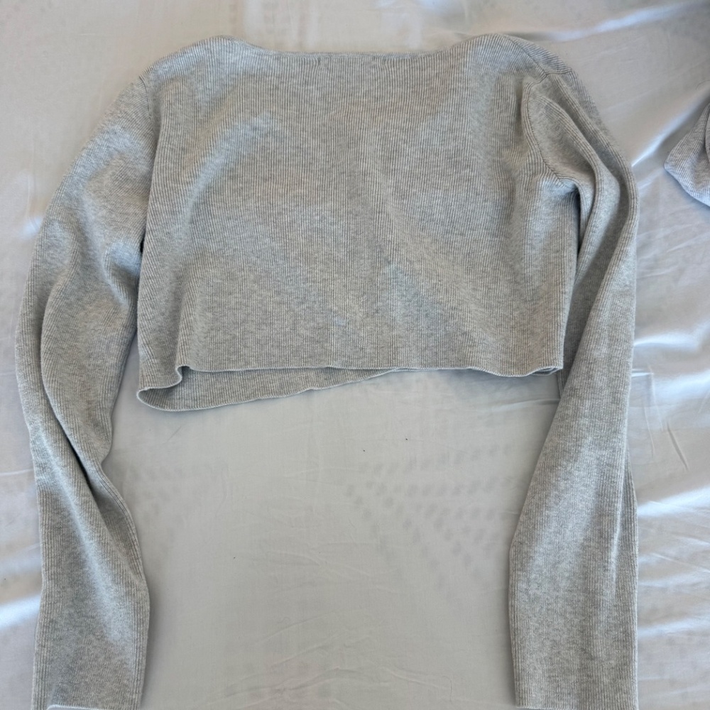 brandy melville grey button up long sleeve - Picture 2 of 3